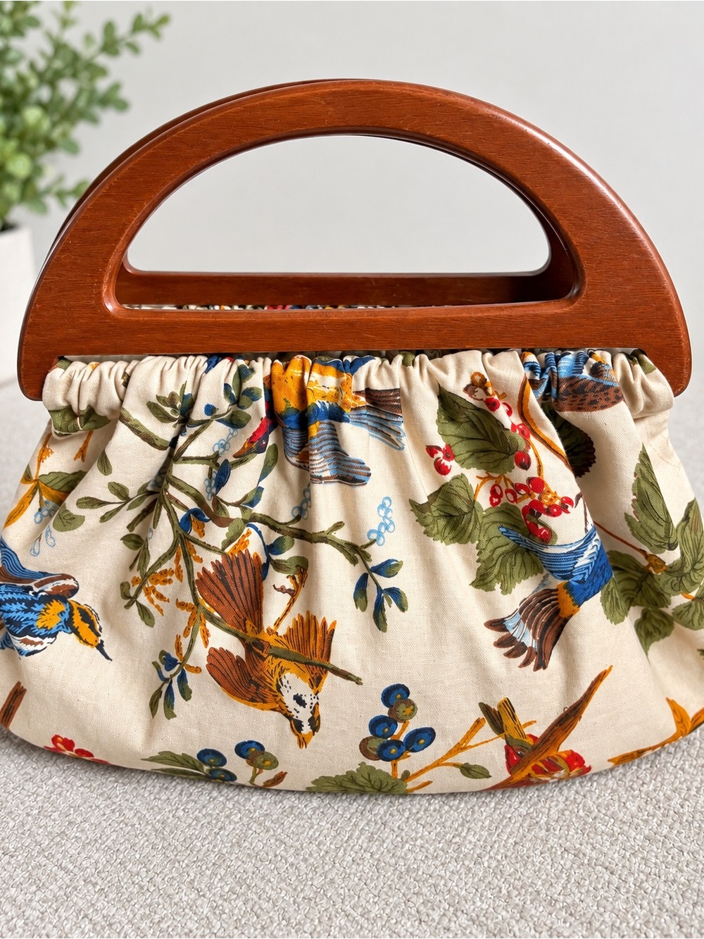 Vintage 1960s Bird Print Fabric Handbag Wooden Handle Purse